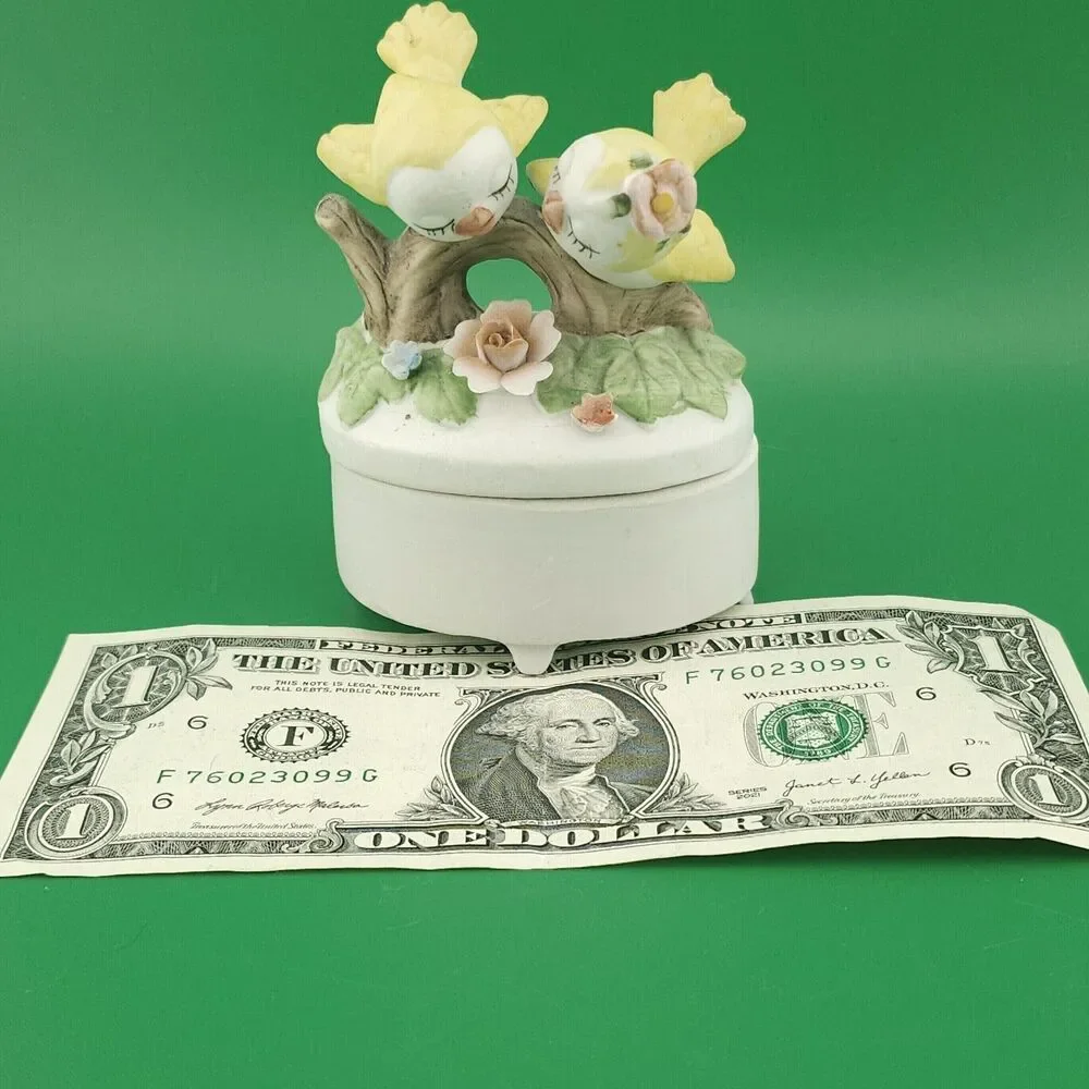 Vtg Lefton Kissing Lovebirds, Yellowbirds Trinket Jewelry Box 3 inch Tall Cute